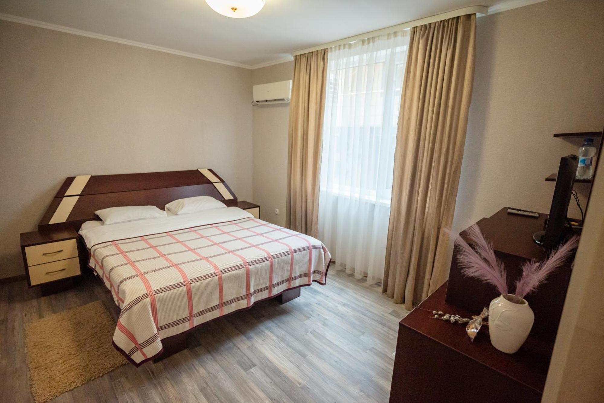 Sadove Hotel Butterfly מראה חיצוני תמונה